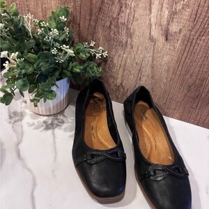 Clarks Women's Black Leather Flats with Bow